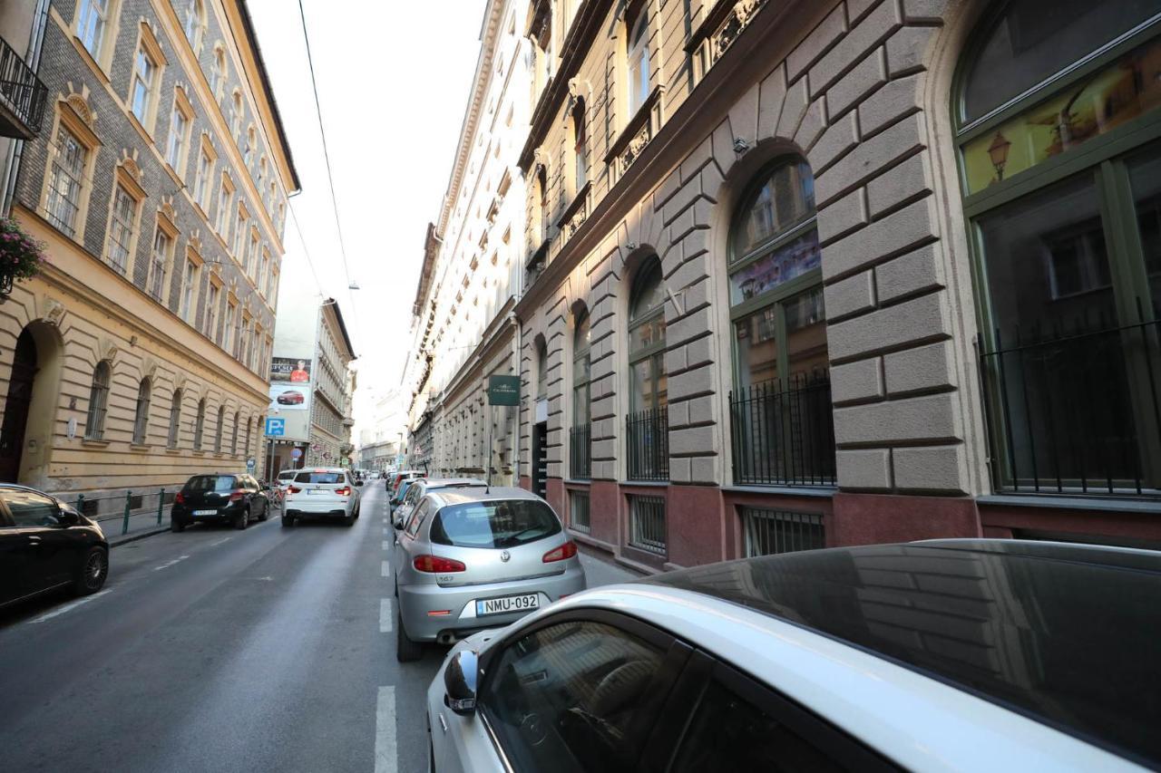 Hotel California, Budapest